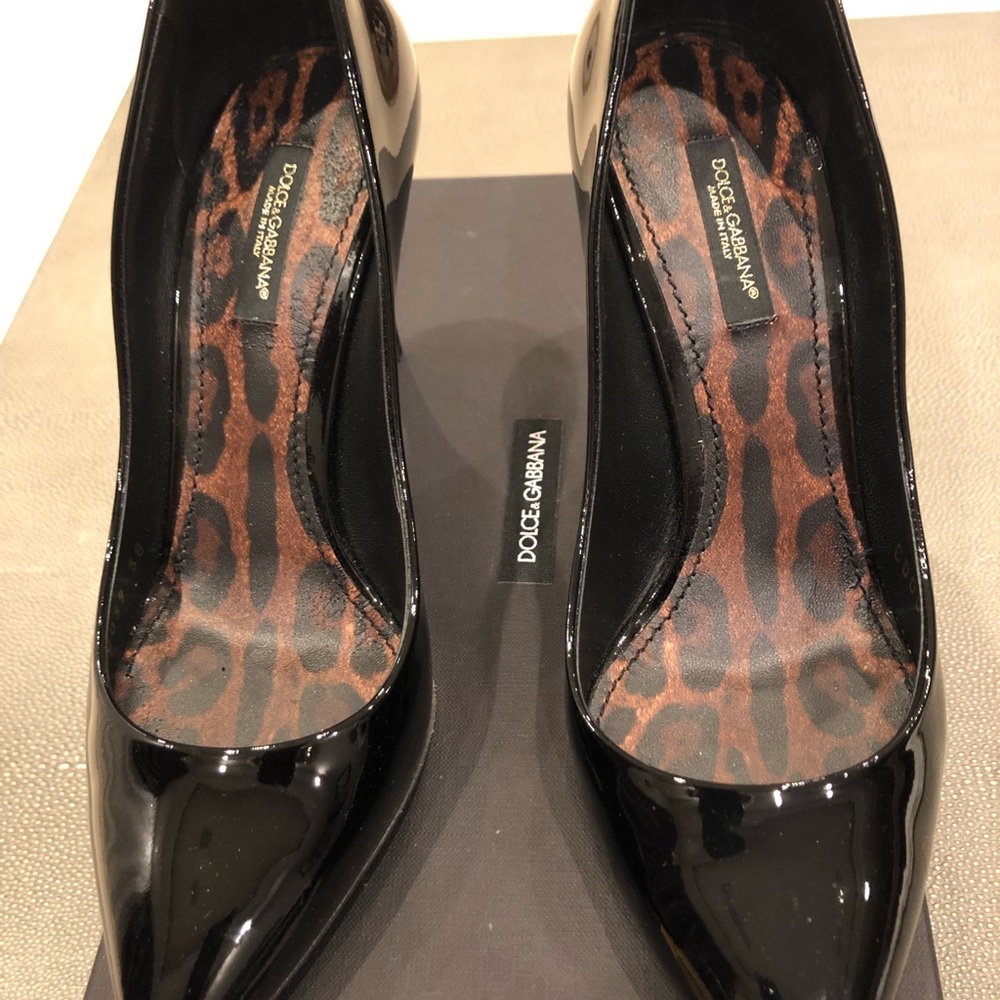 Pre owned Dolce and Gabbana women’s shoes, black patent leather, heels